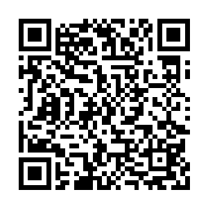 而且空气之中似乎有一丝淡淡的玫瑰香水的味道二维码生成