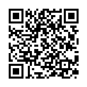 而且还有一个专门的女服务员跟了过来二维码生成