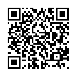 而且还有很多人拿着笔签上自己的名字二维码生成