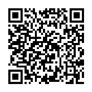 而且这些裂缝还在不断地向着四面八方扩散和延伸着二维码生成