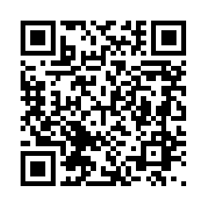 而两个孩子在一旁已经忍不住流泪了二维码生成