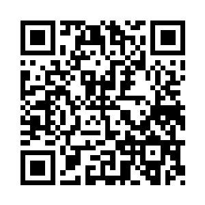 而乔欧则是在一边的地铺上玩着电脑二维码生成