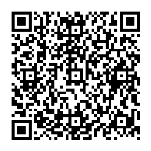 而他们三个却只能够运用身体所有的灵气来抵挡龙傲天激发出来的一道道古怪强大的剑气二维码生成