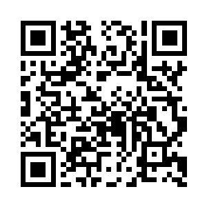 而他们的队长被一个东方男人抱着二维码生成