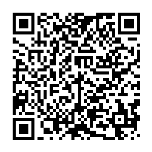 而他后面那扔下摩托车过来的同伙手里就拉着一支铣出削面的钢管二维码生成