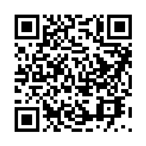 而他还在和另外一个波涛汹涌的女性聊荤段子二维码生成