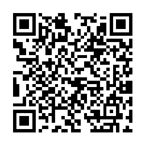 而他那两名手下也感觉到了孟德本那种不安的心情二维码生成