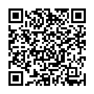 而偏偏这部戏虽然貌似是围绕着女主角的感情生活去讲的二维码生成