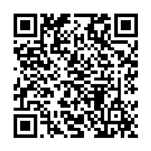 而其它三个霍拉尔黑蛇术士在躬身行礼之后立即离开了这里二维码生成