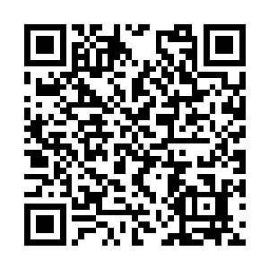 而冷瑶此刻则正在以神念跟旁边的吴岩沟通询问着二维码生成