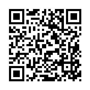 而另一个则是用奥利维亚的长袖体恤绑成的二维码生成