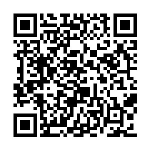 而另外一边的陆冠自然也注意到了穆倩倩的目光二维码生成