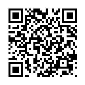 而后对着英灵碑行了一个庄重的跪拜礼二维码生成