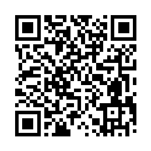 而后晃悠悠的向着最前方站在门前的保安走去二维码生成