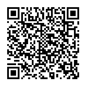 而后面沉浸在偷食禁果后新鲜感的两人完全没察觉前面两人已经完成了一笔交易二维码生成