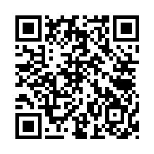 而和男子在一起的另外一个清俊男子闻言二维码生成