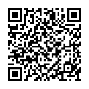 而在下方的湖水则是同样形成了一个巨大的漩涡二维码生成