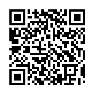 而在树林的南面隐约能看到黄墙黛瓦的建筑二维码生成