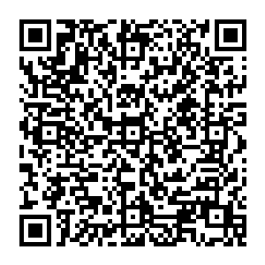 而在流墨墨神色沉凝的在大箱子的遮掩下透过大箱子之间那些特意留下的细微缝隙观察外面的时候二维码生成