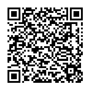 而处于中上层的人不光要向上爬而且还要绞尽脑汁的保住自己的位置二维码生成