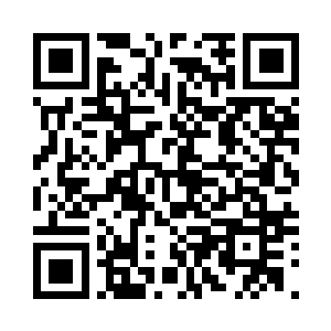 而她则不得不用双臂圈住了他的颈项二维码生成