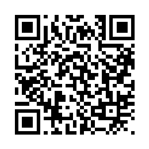 而她美滋滋地欣赏着自己的劳动成果二维码生成