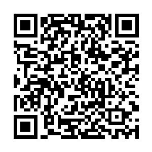 而实际上在他有意无意地经过许紫烟那张台子的时候二维码生成