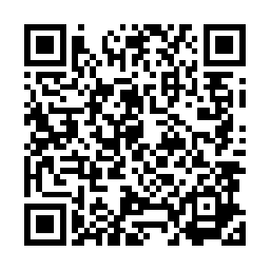 而宣讲会的宣传牌上那两个大写的英文字母映入他的眼中二维码生成