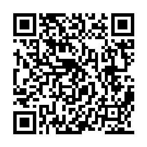 而小道的那头村子里已经有人开始到田边走动了二维码生成