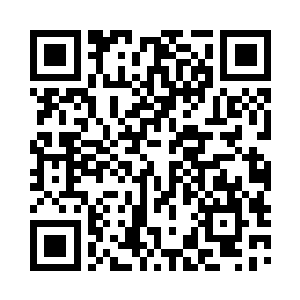 而就在一个红绿灯路口之上停下等待绿灯之时二维码生成