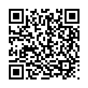 而就在这时树林里传出了一阵脚步声二维码生成