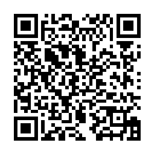 而工人们也全部都纷纷围上前来抱住了他们的救命恩人二维码生成