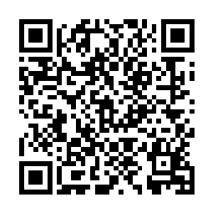 而我们还把价值不菲的大型电脑以及卫星网络送给他当玩具二维码生成