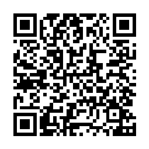 而房间浴室之内的水声也足以掩盖他拨开门锁的轻微声响二维码生成