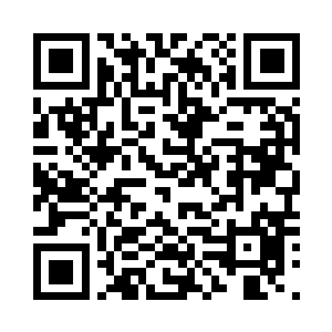 而推着他的人自然就是他的老婆沈霞二维码生成