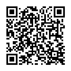 而是一张张的幻灯片――上一张荣光才刚刚越过齐沃身前二维码生成