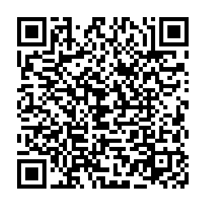 而是一边躲避穆雷长老的攻击一边朝着旁边仍旧一脸诧异的穆恩长老吼了一句二维码生成
