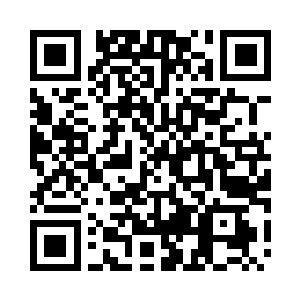 而是从照片中抽出她和王婷的泳装照二维码生成