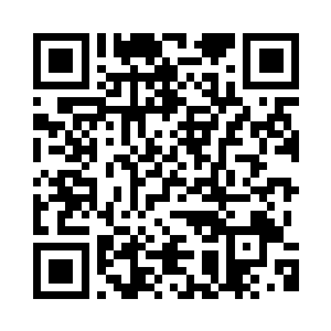 而是先去拿了自己的大氅过来研究二维码生成