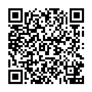 而是在隐藏地点仔细的观察这个突然出现的武装组织二维码生成