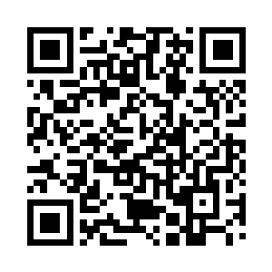 而是彼此拿目光和眼神揣测对方的动作二维码生成