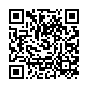 而是用一种漆黑如墨的石材人为建成的二维码生成