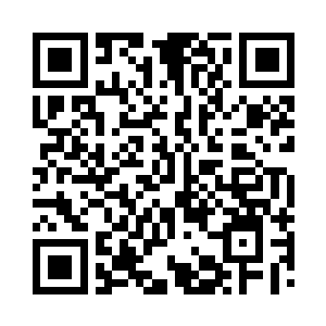 而是目光一直盯着那副挂在墙壁上的画卷二维码生成