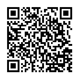 而是直接转过身来对着欧阳老爷子的耳旁小声说了些什么二维码生成
