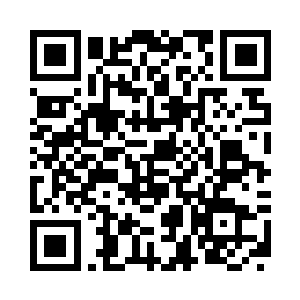 而是紧紧抓住路漫的双臂让她看着他二维码生成