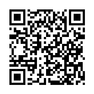 而是顺势一把又撕开了易秋容眼睛上的胶布二维码生成