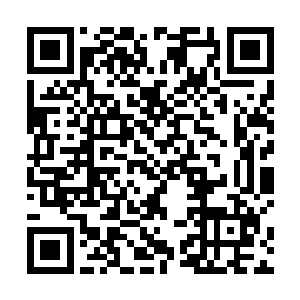 而村子外面用实线画着一条弯弯曲曲的小道进入村子里二维码生成