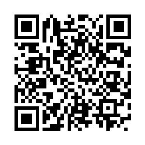 而洛天祈则是在车里先解开她的安全带二维码生成