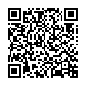 而甲板上望着这一幕的人也在这一刻屏息静气望着事情的发展二维码生成