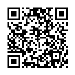 而男子的手上则是提着一个巨大的蝎子头二维码生成